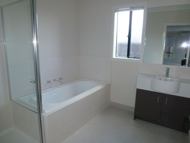 21 Oakgrove Drive, Craigieburn VIC 3064