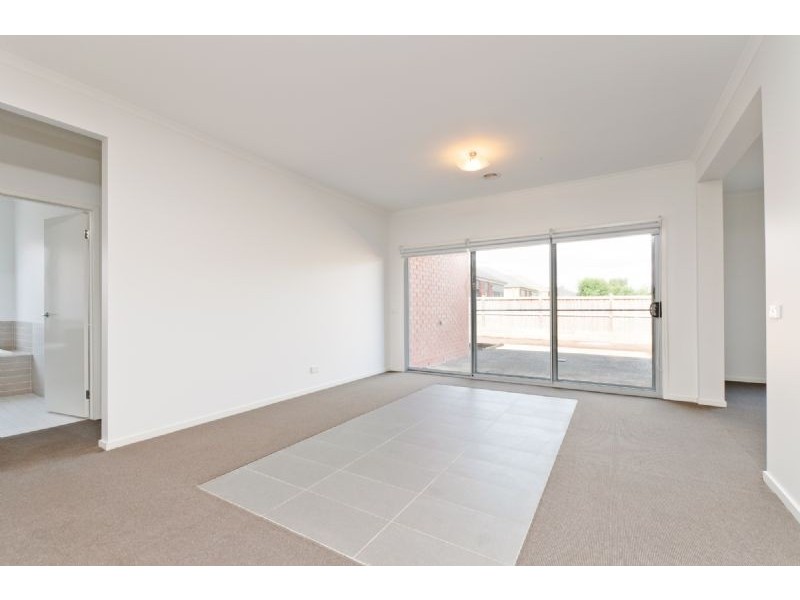 4 Bellfield Drive, Craigieburn VIC 3064