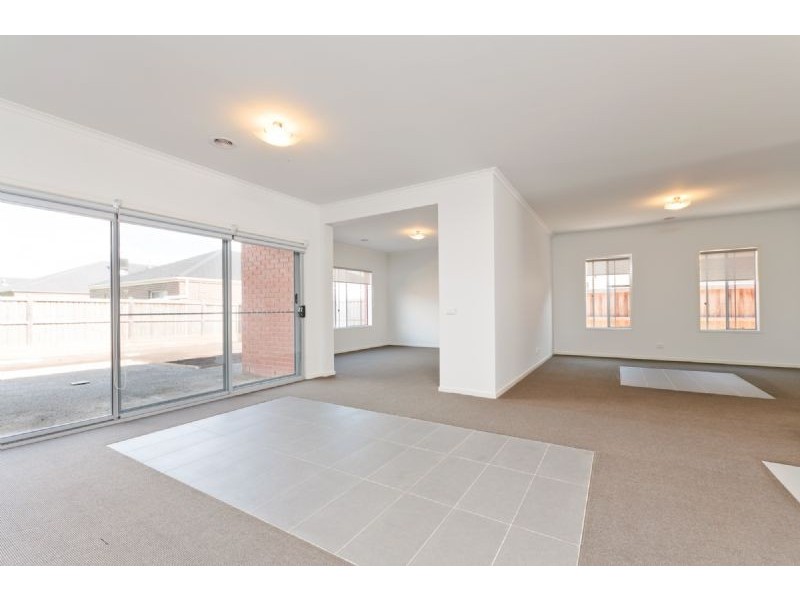 4 Bellfield Drive, Craigieburn VIC 3064