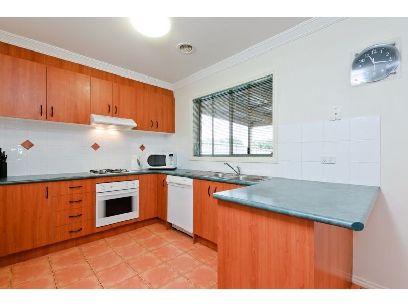 11 Crossdale Green, Craigieburn VIC 3064