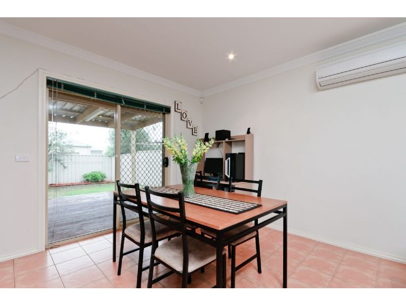 11 Crossdale Green, Craigieburn VIC 3064