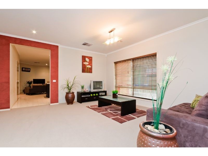 15 Claremont Street, Craigieburn VIC 3064