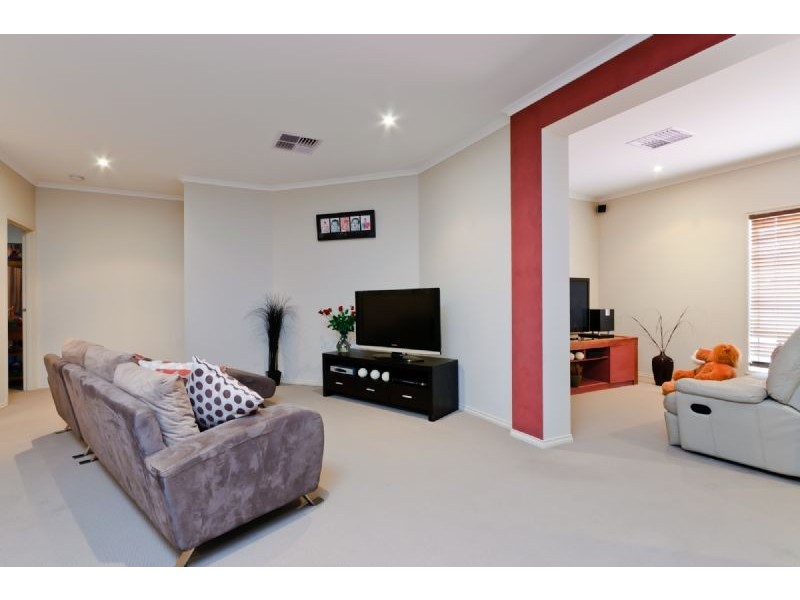 15 Claremont Street, Craigieburn VIC 3064