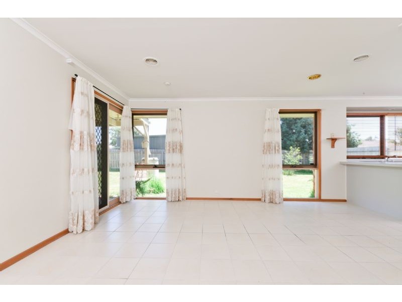 27 Banbury Crescent, Craigieburn VIC 3064