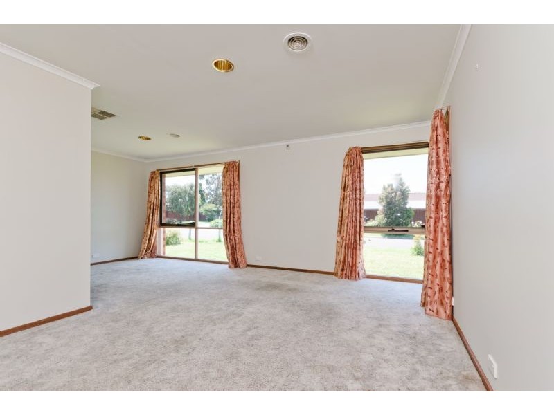 27 Banbury Crescent, Craigieburn VIC 3064