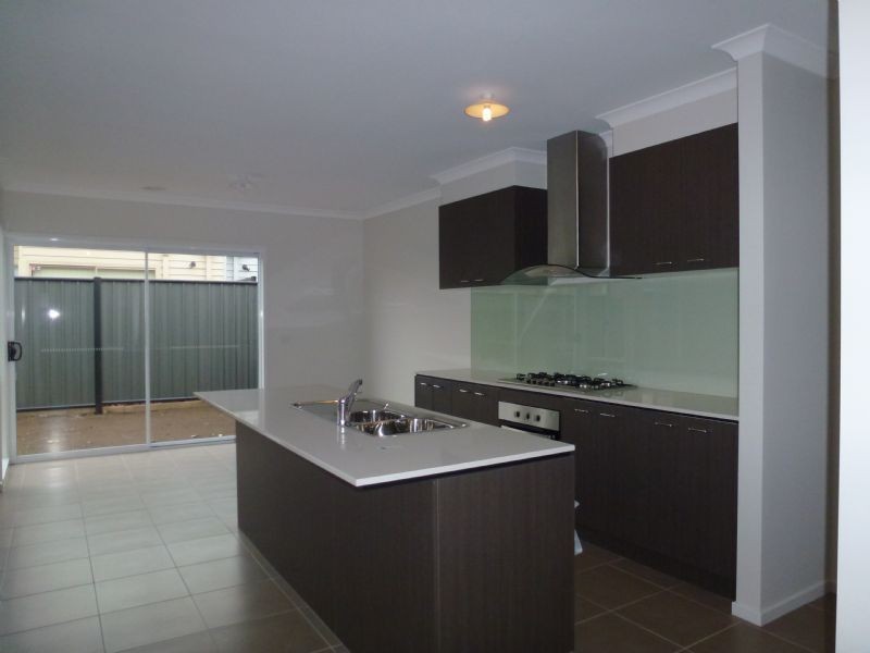 10 Crosskeys Road, Craigieburn VIC 3064