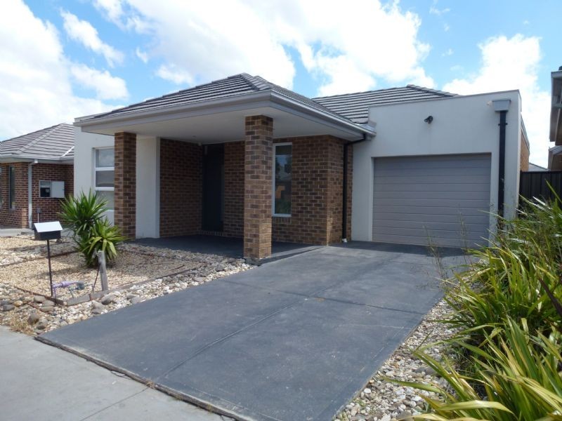 6 Waterway Street, Craigieburn VIC 3064