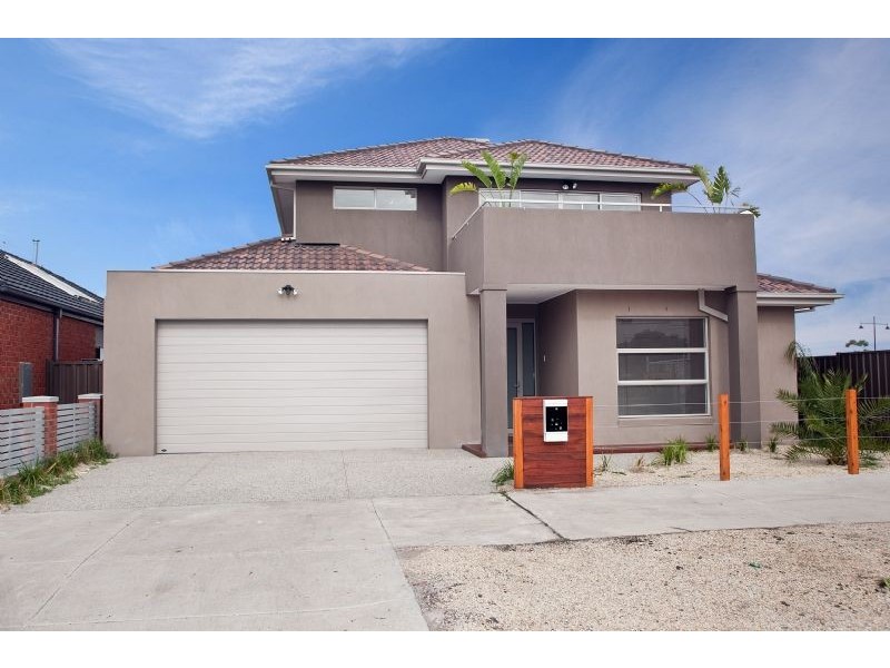 4 Clarendon Avenue, Craigieburn VIC 3064