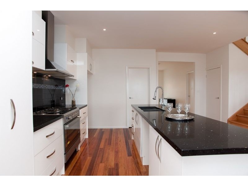 4 Clarendon Avenue, Craigieburn VIC 3064