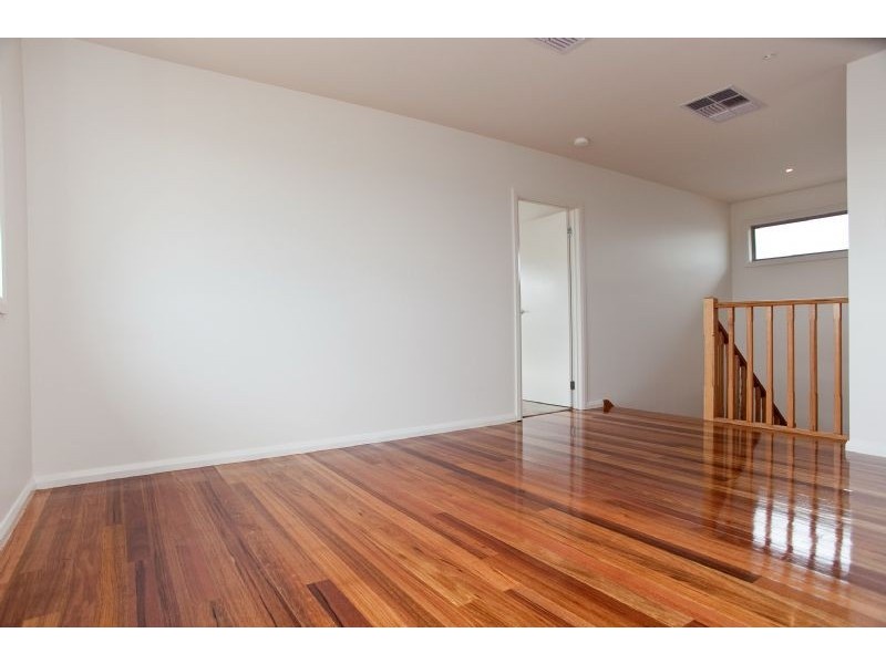 4 Clarendon Avenue, Craigieburn VIC 3064