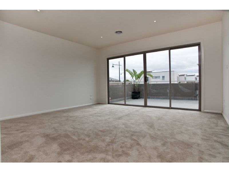 4 Clarendon Avenue, Craigieburn VIC 3064