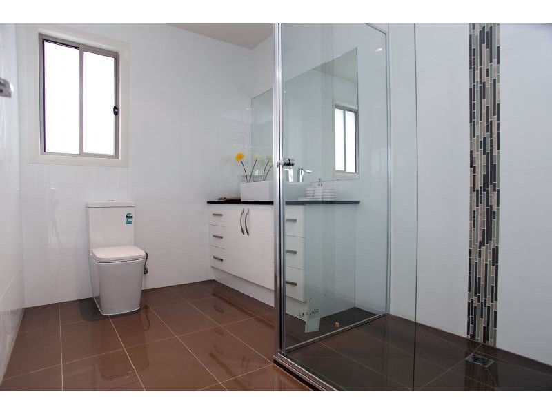 4 Clarendon Avenue, Craigieburn VIC 3064