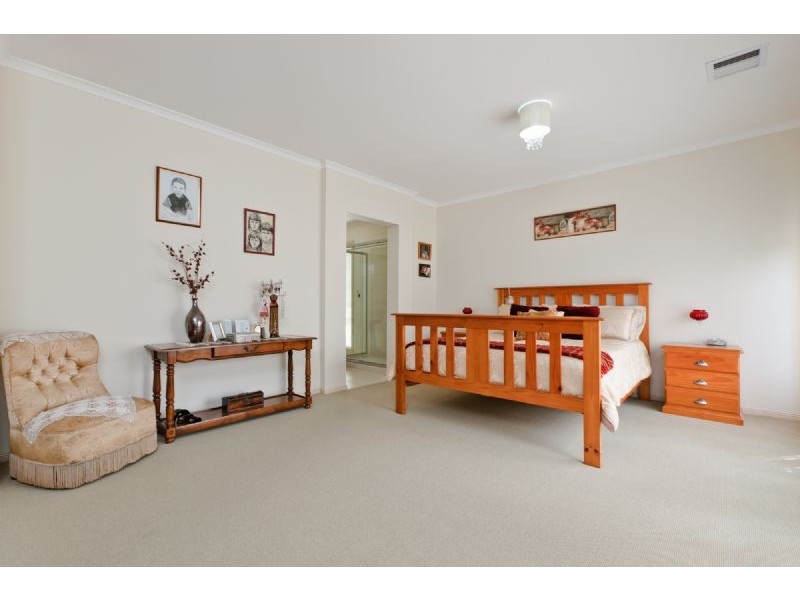 6 Monarch Way, Craigieburn VIC 3064