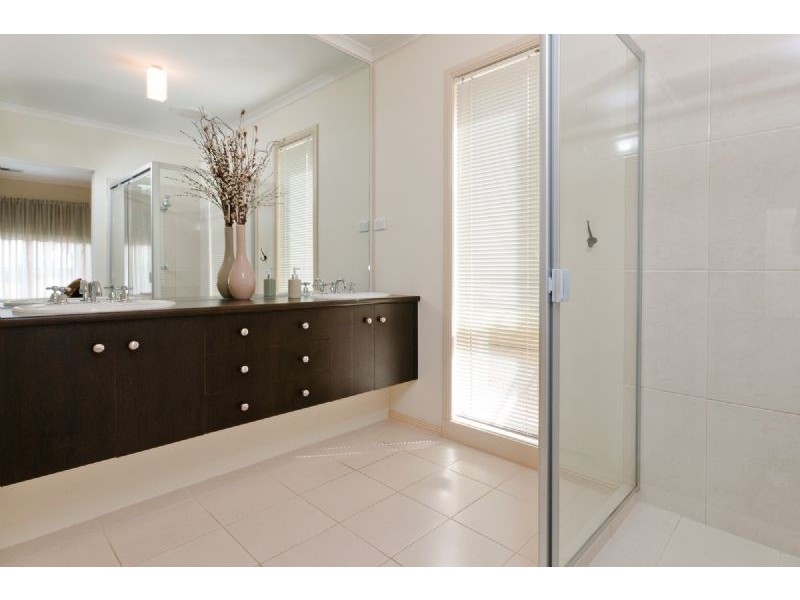 6 Monarch Way, Craigieburn VIC 3064