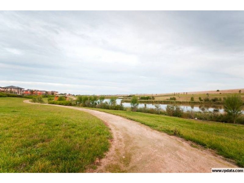 10 Meadow Street, Craigieburn VIC 3064