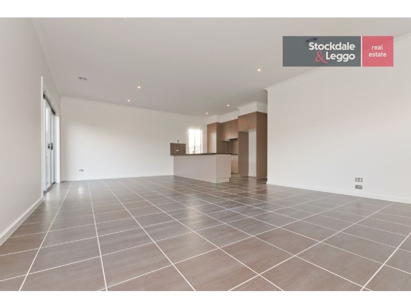 1/11 Leveque Loop, Craigieburn VIC 3064