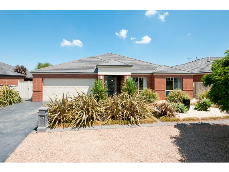11 Ballybunion Avenue, Craigieburn VIC 3064