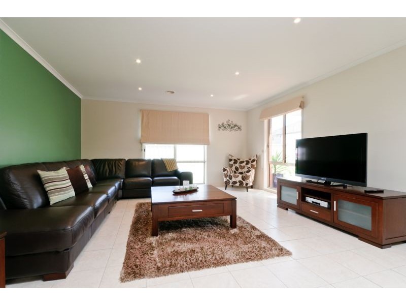 11 Ballybunion Avenue, Craigieburn VIC 3064