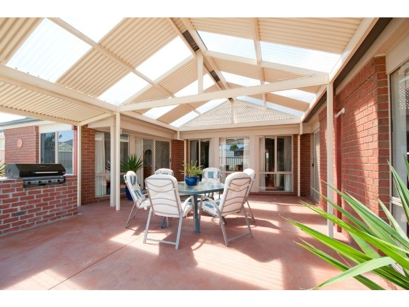 11 Ballybunion Avenue, Craigieburn VIC 3064