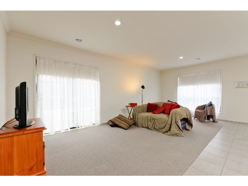 74 Huntington Drive, Craigieburn VIC 3064