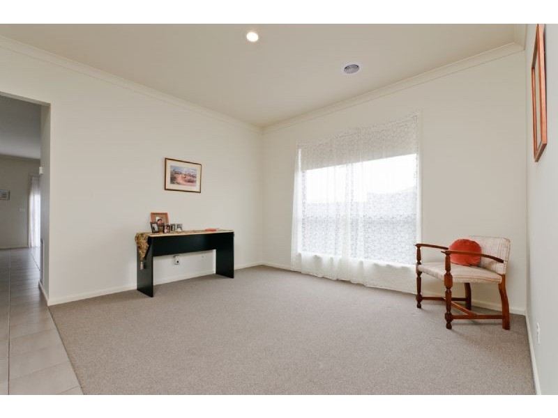 74 Huntington Drive, Craigieburn VIC 3064