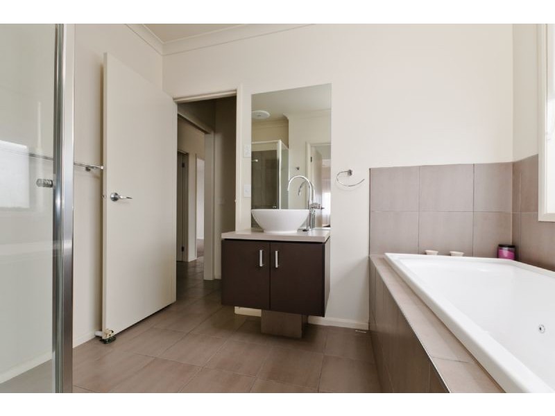 74 Huntington Drive, Craigieburn VIC 3064