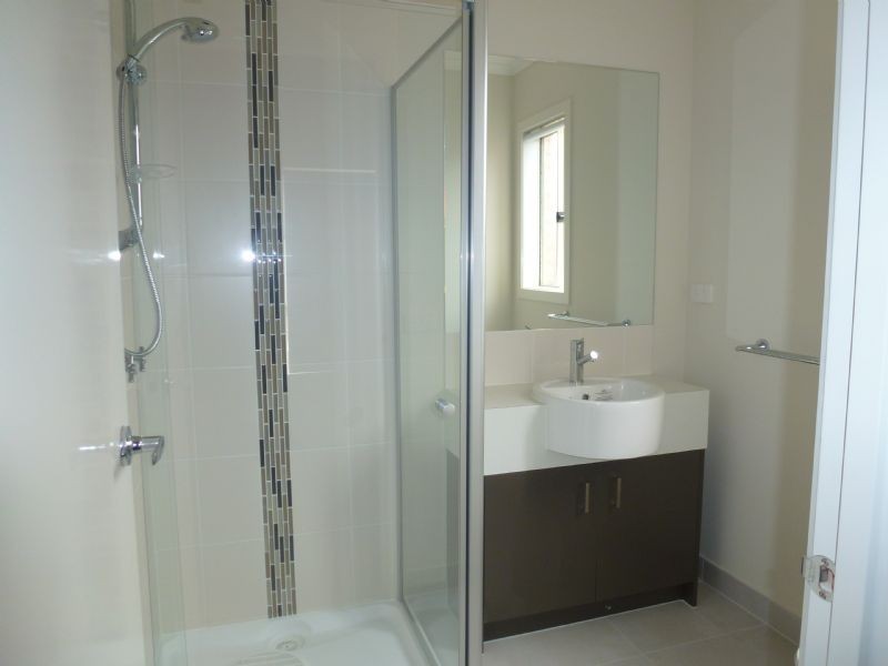 14 Viewside Cres, Craigieburn VIC 3064