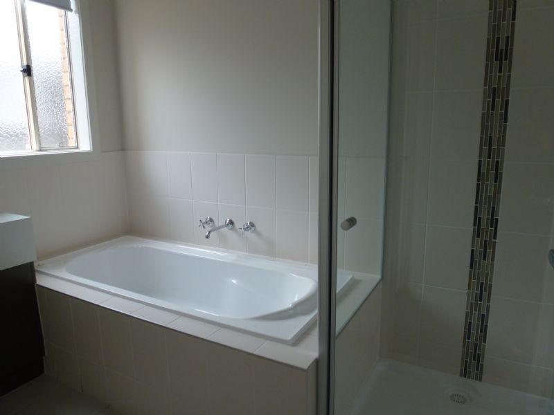 14 Viewside Cres, Craigieburn VIC 3064