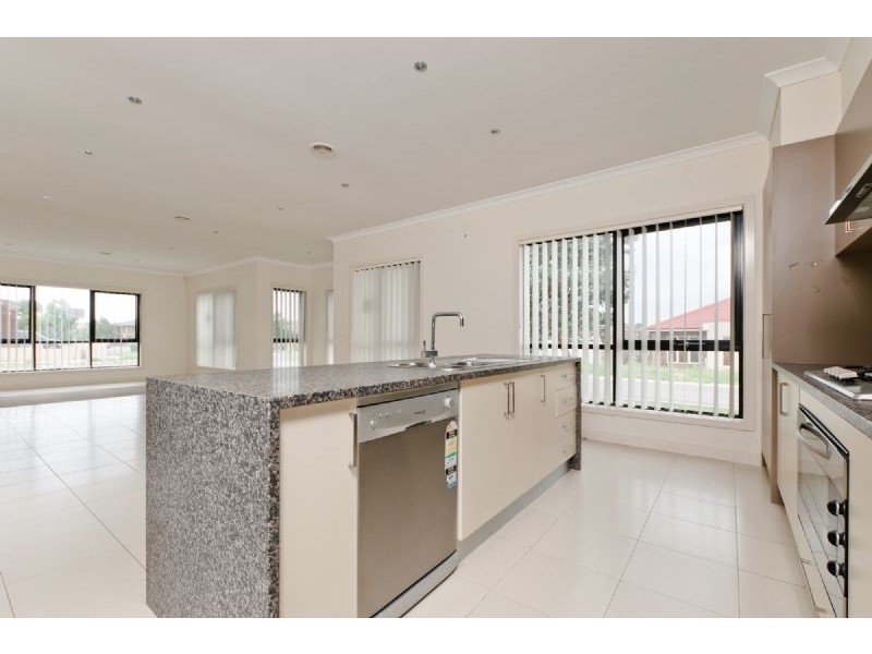 2 Ravenwoods Way, Craigieburn VIC 3064