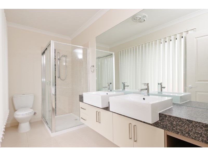 2 Ravenwoods Way, Craigieburn VIC 3064