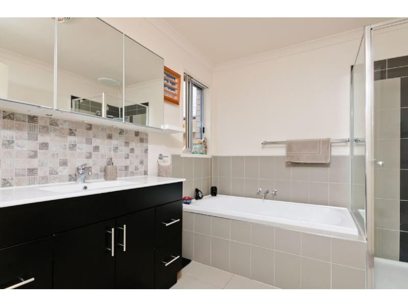 2/2-10 Creekwood Drive, Craigieburn VIC 3064