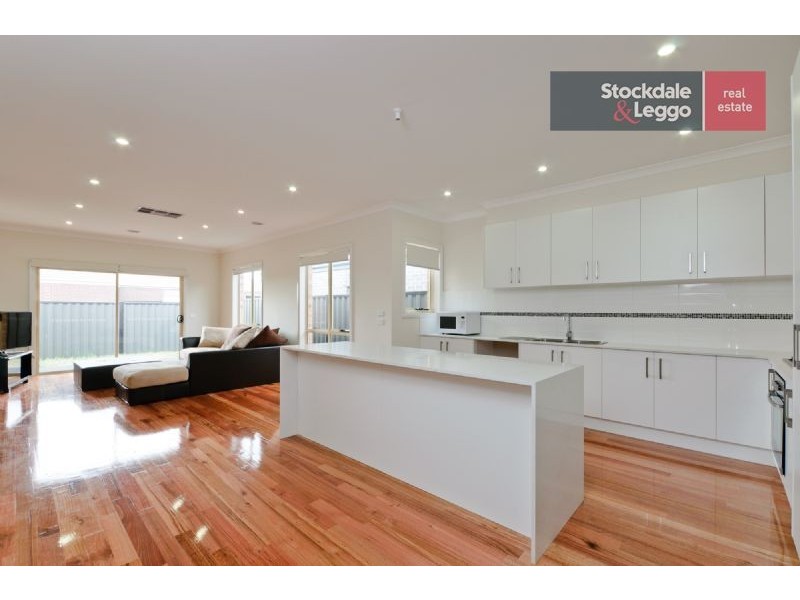 17 Fermont Avenue, Craigieburn VIC 3064