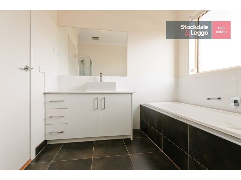 17 Fermont Avenue, Craigieburn VIC 3064