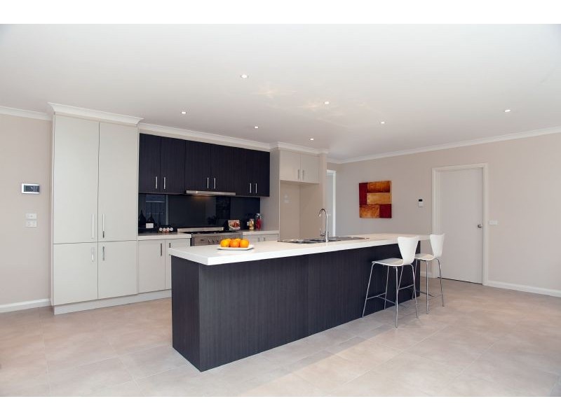 60 Bridgehaven Drive, Craigieburn VIC 3064