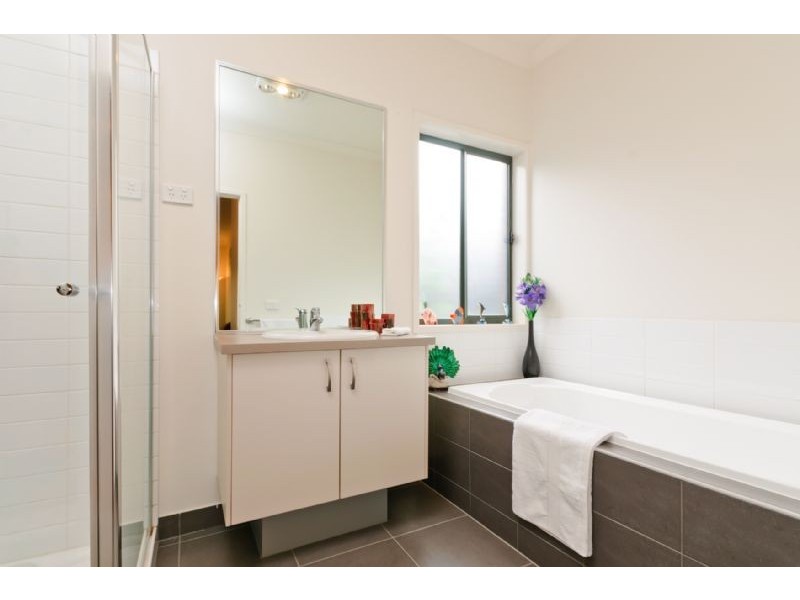 4 Middlesborough Drive, Craigieburn VIC 3064