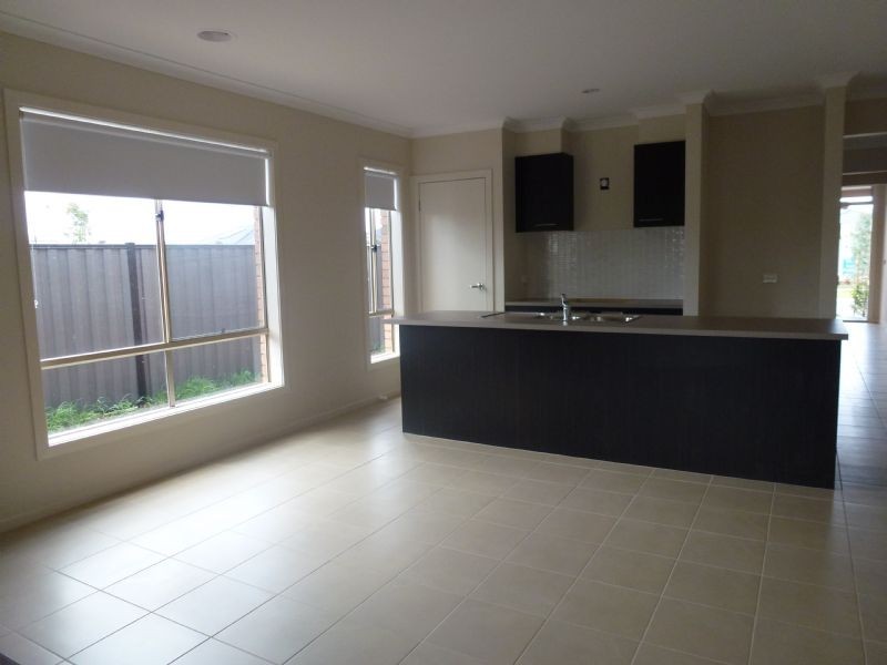 13 Pearce Way, Craigieburn VIC 3064