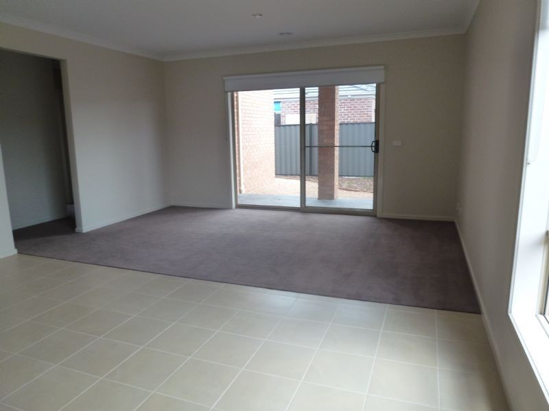 13 Pearce Way, Craigieburn VIC 3064