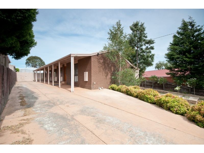 5 Chinnock Court, Craigieburn VIC 3064