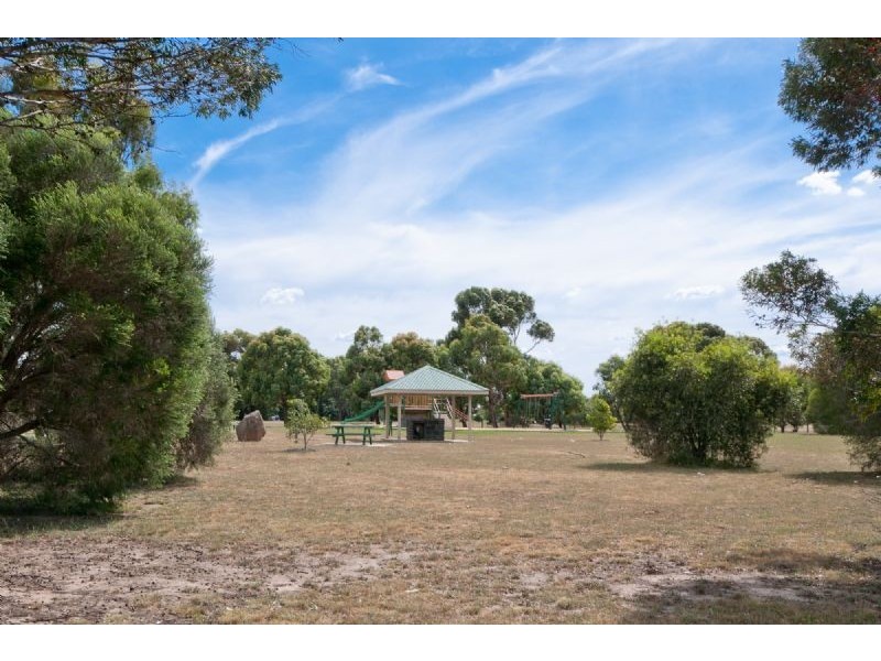 5 Chinnock Court, Craigieburn VIC 3064