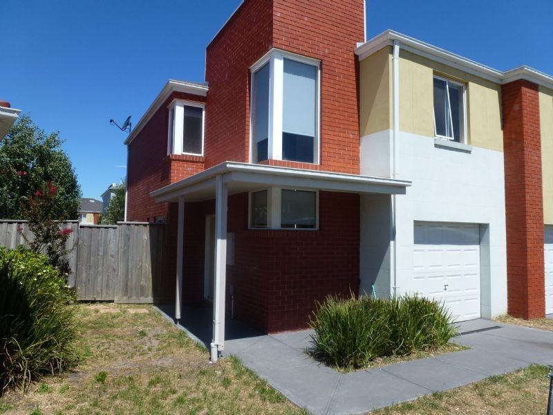 3 Portland Place, Roxburgh Park VIC 3064