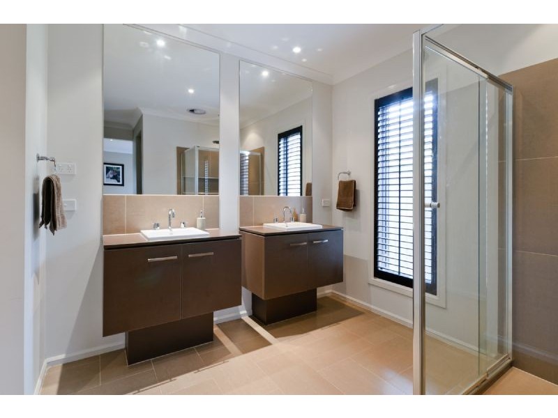 18 Madison Drive, Craigieburn VIC 3064