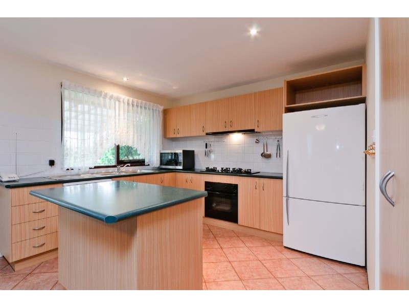 76 Ravenhill Boulevard, Roxburgh Park VIC 3064