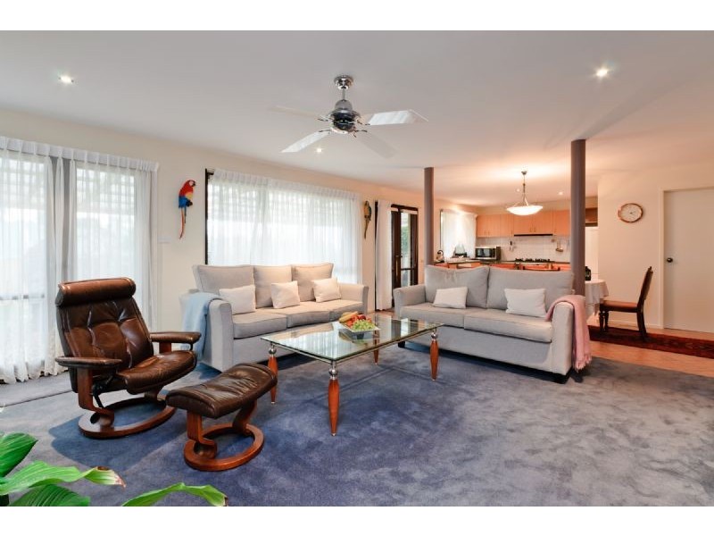 76 Ravenhill Boulevard, Roxburgh Park VIC 3064