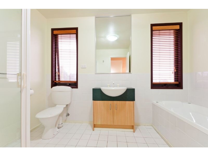 76 Ravenhill Boulevard, Roxburgh Park VIC 3064