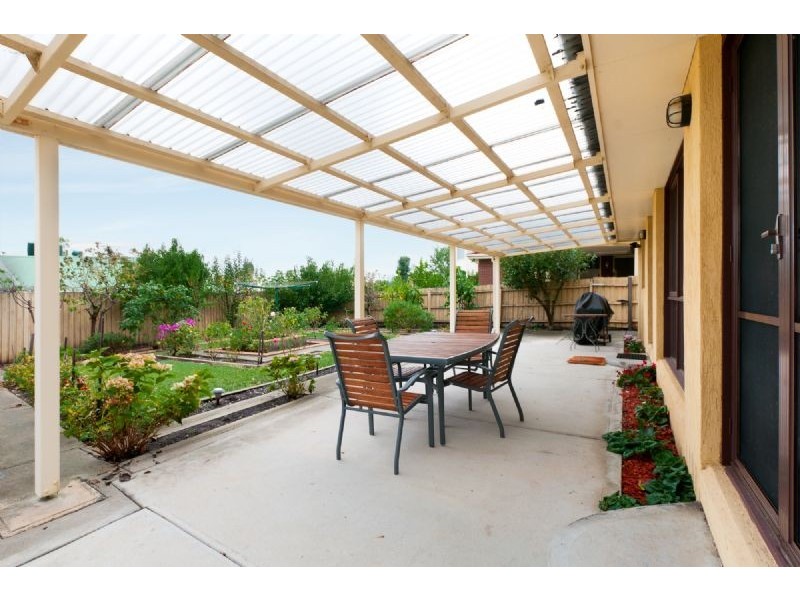 76 Ravenhill Boulevard, Roxburgh Park VIC 3064