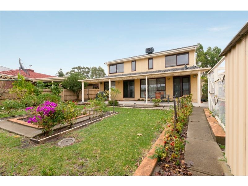 76 Ravenhill Boulevard, Roxburgh Park VIC 3064