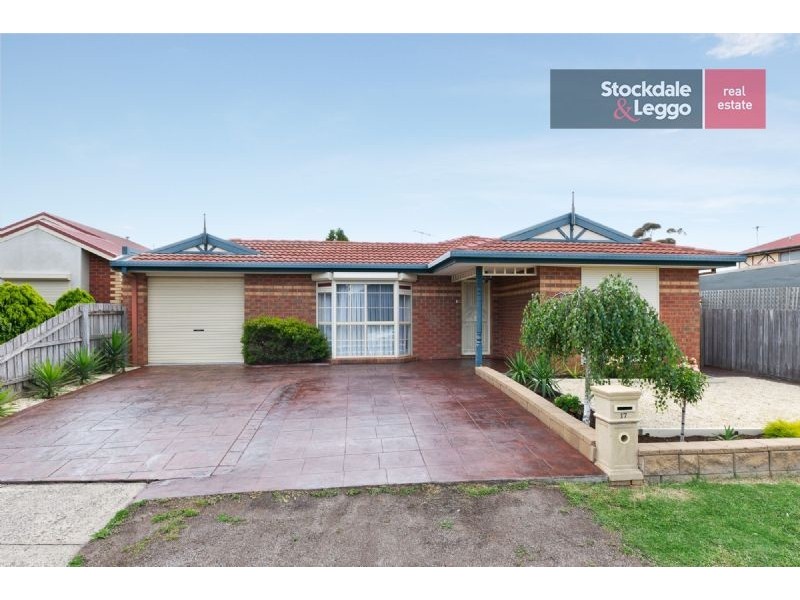 17 Harvey Court, Roxburgh Park VIC 3064