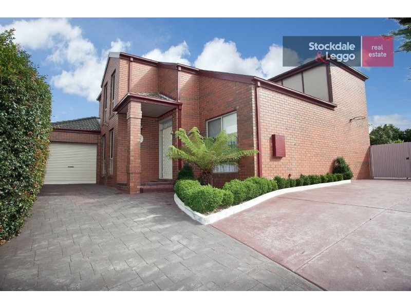 17 Baynton Crescent, Roxburgh Park VIC 3064