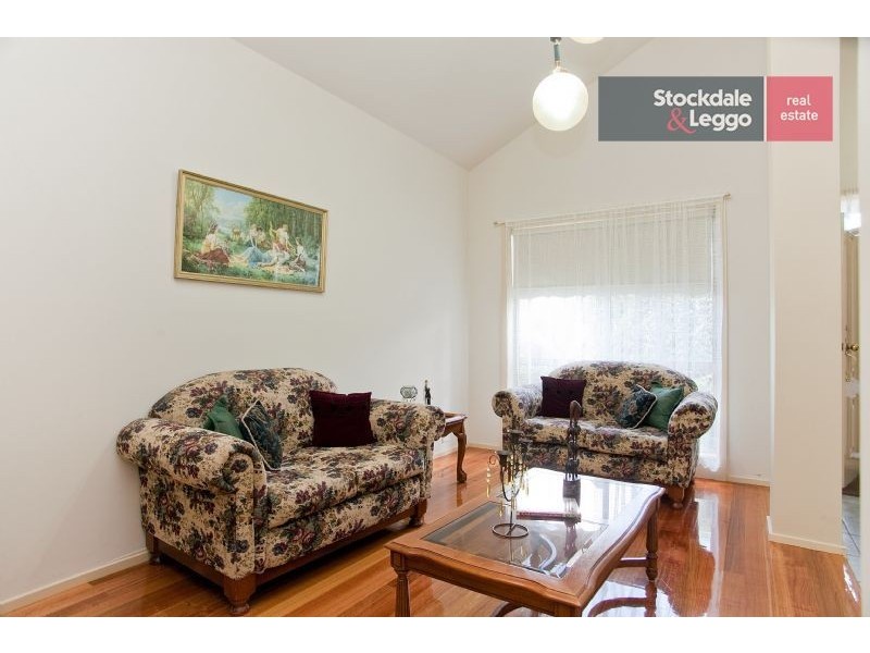 17 Baynton Crescent, Roxburgh Park VIC 3064