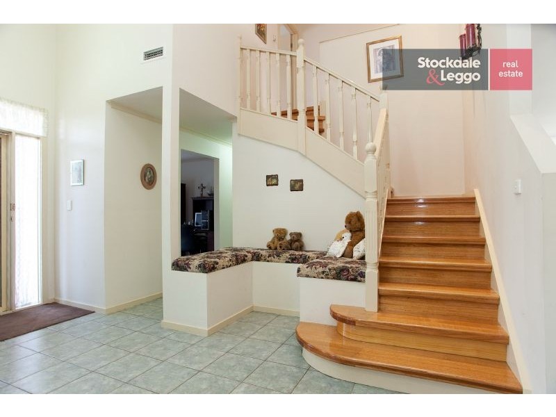 17 Baynton Crescent, Roxburgh Park VIC 3064